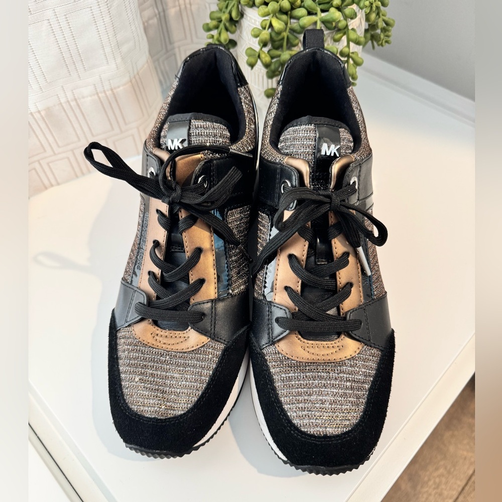 Michael Kors sneakers. 👟